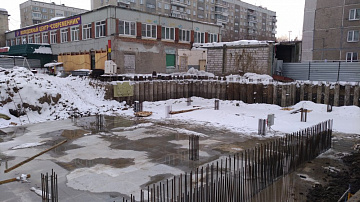 在新西伯利亚桩安装建成(百货商场)